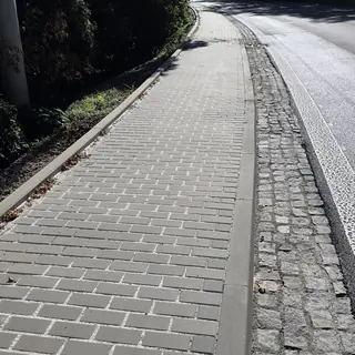 Dlážděný chodník podél komunikace – 30. 9. 2026 – foto 7