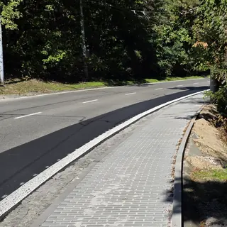 Dlážděný chodník podél komunikace – 30. 9. 2026 – foto 9