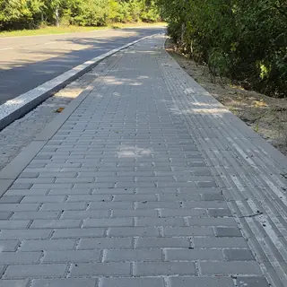 Dlážděný chodník podél komunikace – 30. 9. 2026 – foto 6